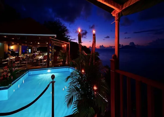 Treasure Cove & Restaurant Hotel 3*