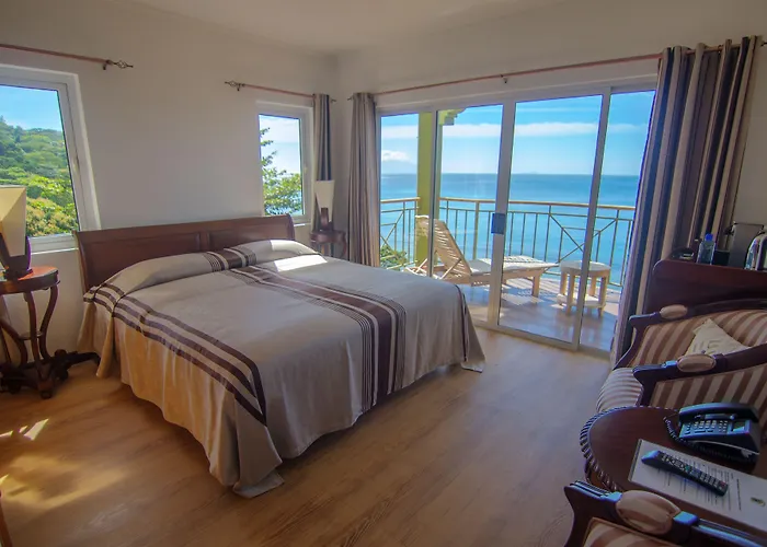 Treasure Cove & Restaurant Hotel