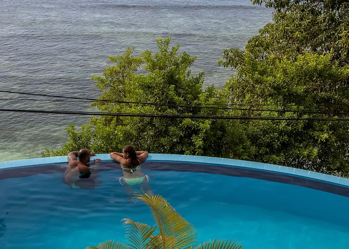 Hotel Treasure Cove & Restaurant 3*