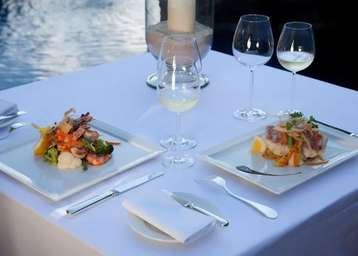 Hotel Treasure Cove & Restaurant 3*