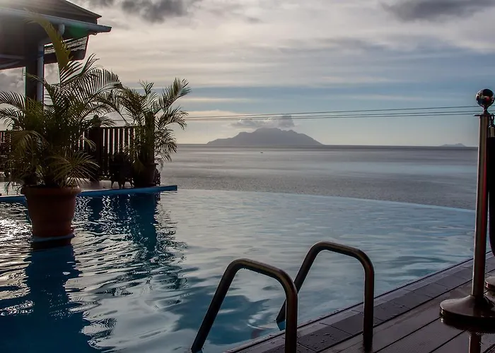 Hotel Treasure Cove & Restaurant 3*
